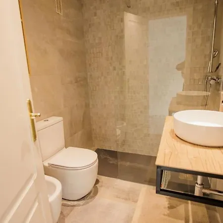 Apartment Contemporary Across Club *