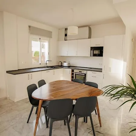 Apartment Contemporary Across Club *